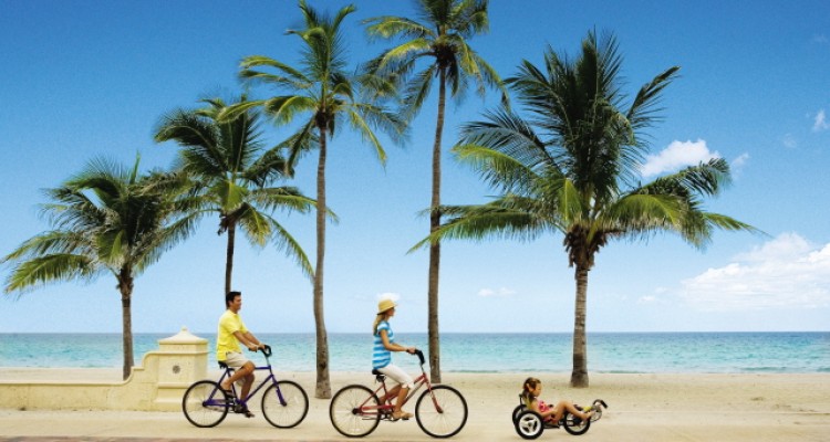 Bicicleteando frente al mar